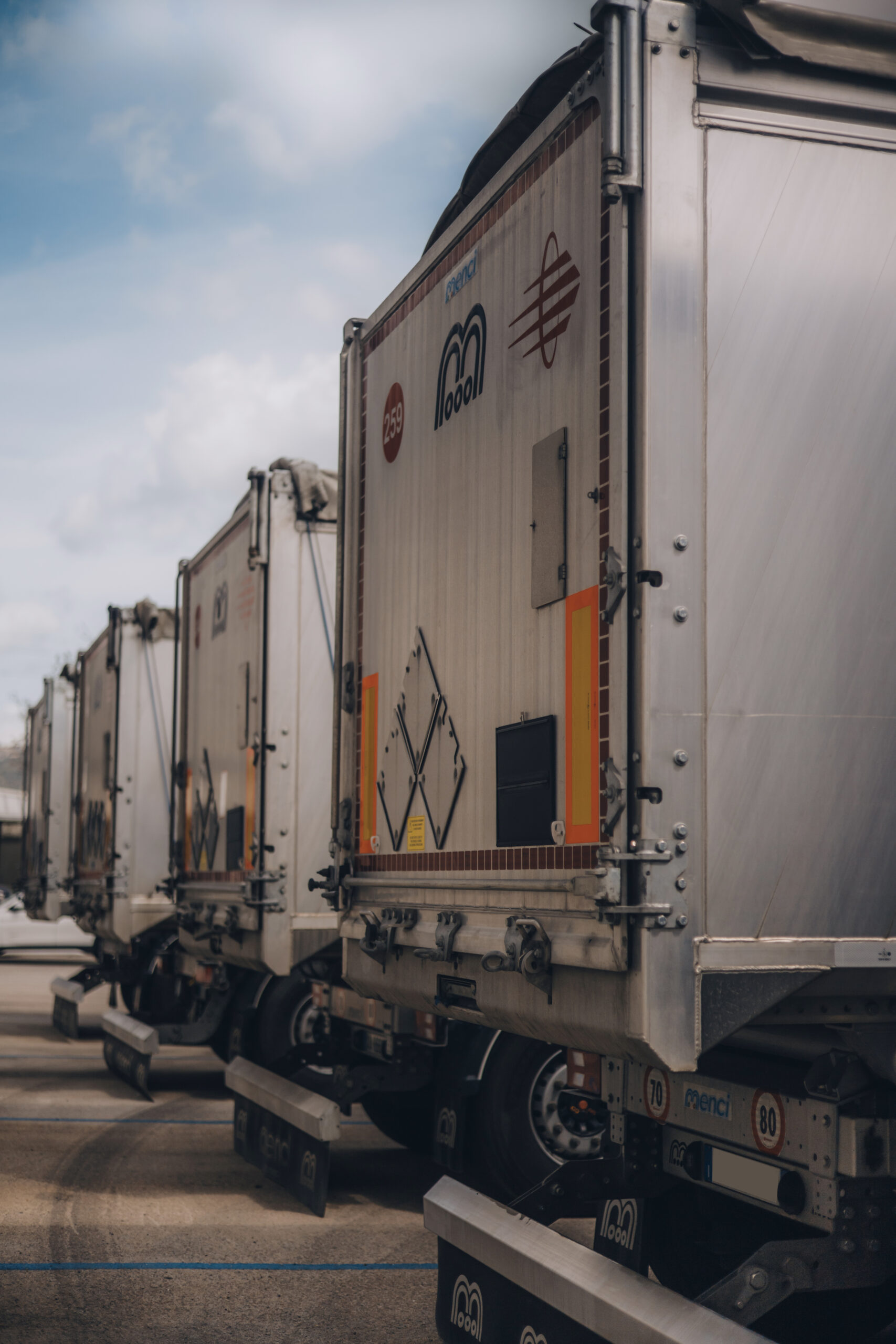 Trasporto con vasche ribaltabili